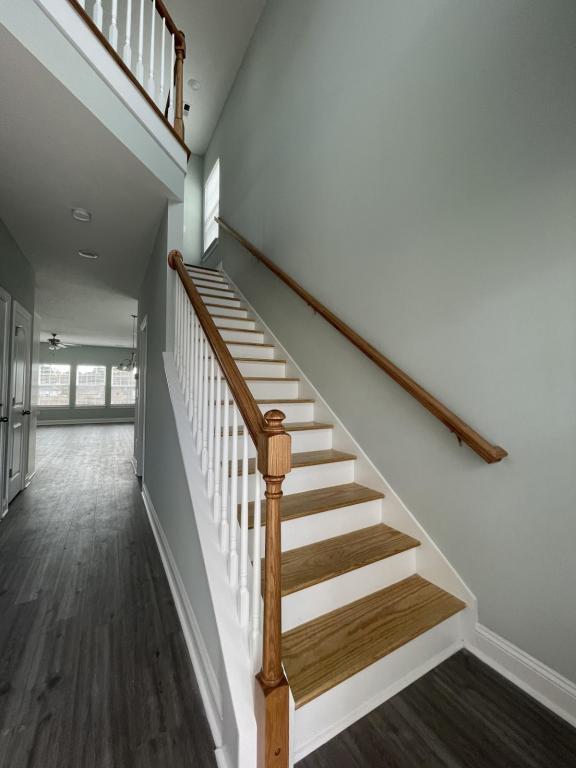 Building Photo - 423 Terrace View Ct.