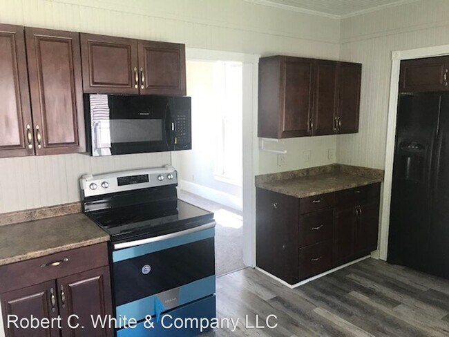 Foto del edificio - 3 br, 2 bath House - 116 Howe Ave