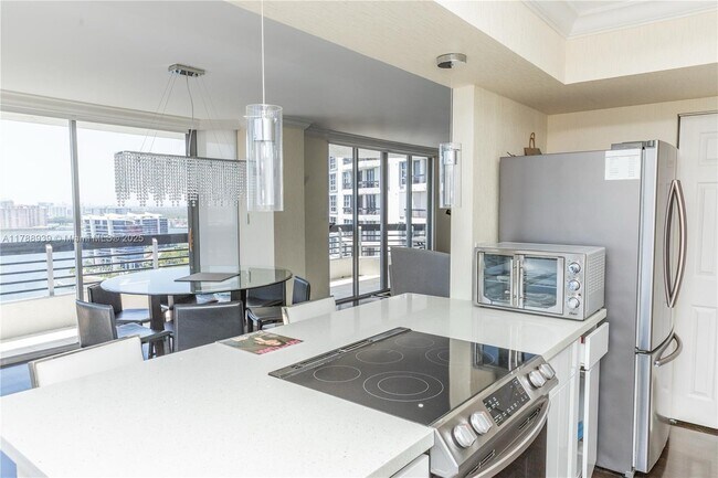 Foto del edificio - 3530 Mystic Pointe Dr