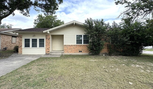 Building Photo - 605 E Robertson Ave