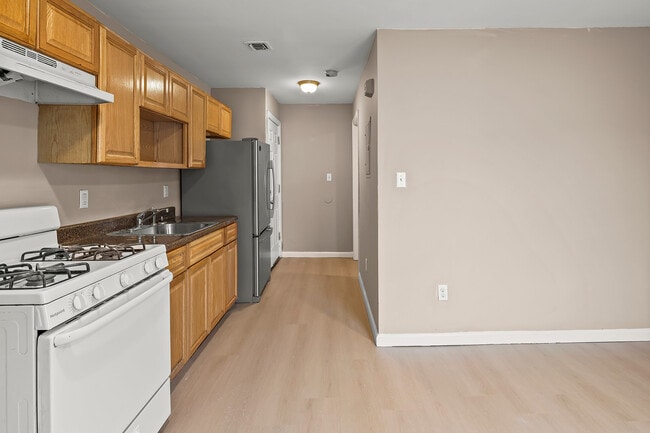 Building Photo - 113 E Main St