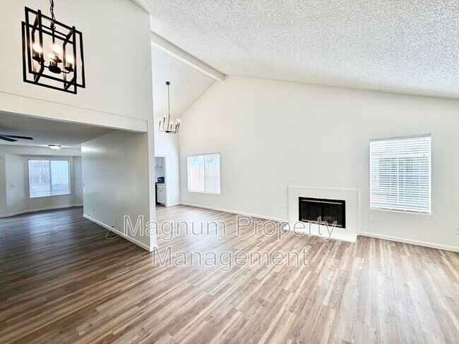 Foto del edificio - 24690 Rugby Ln