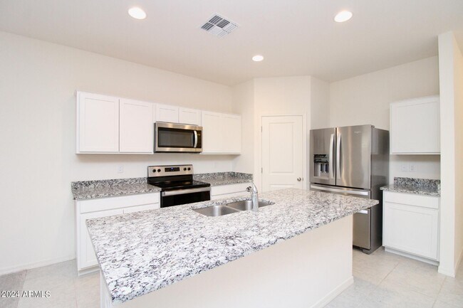 Building Photo - 2450 E Alonso Dr
