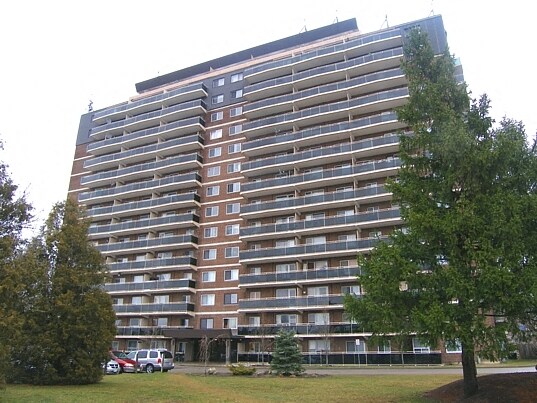 Photo du bâtiment - 940 Commissioners Road East