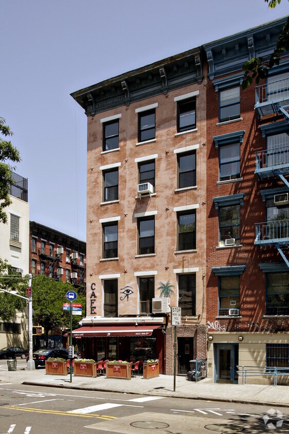 Foto del edificio - 293 E 10th St