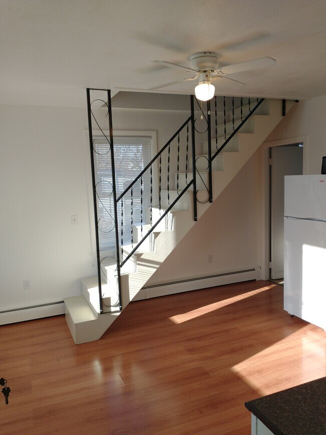 Eat-in Kitchen - 68 Prospect St