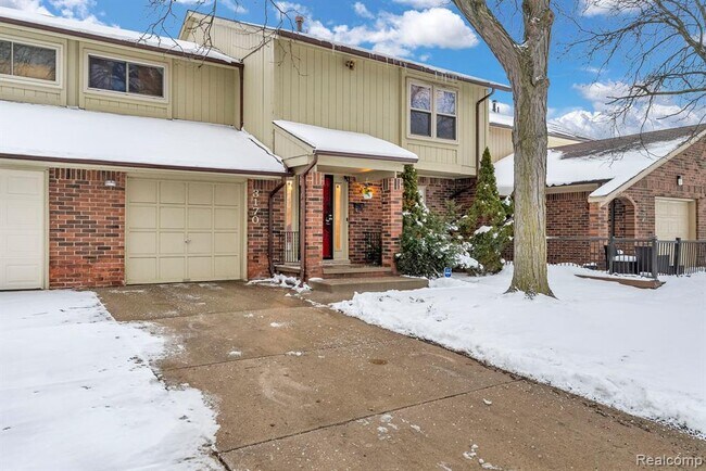 Foto del edificio - 3170 Woods Cir Dr