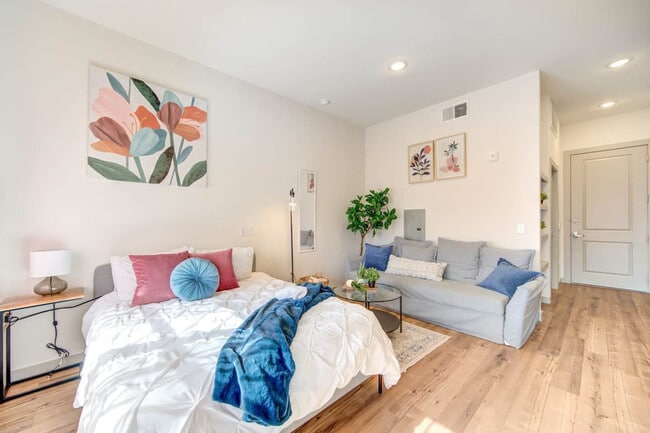 Building Photo - 1111 Shepherd Dr