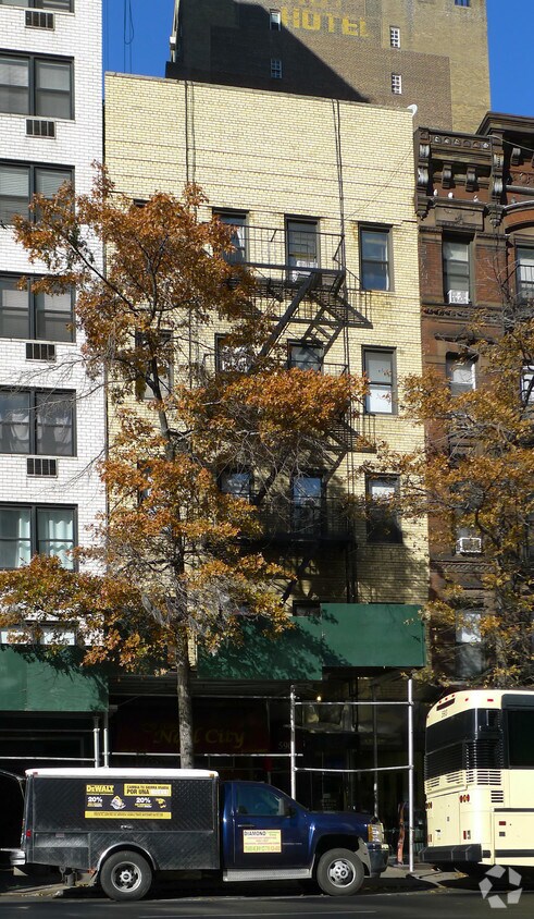 Primary Photo - 590 Third Ave