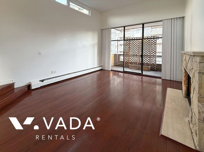 Photo du bâtiment - The Westport 1 Bedroom Apartment For Rent PH5-1435 Nelson Street Vancouver: VADAPM.com