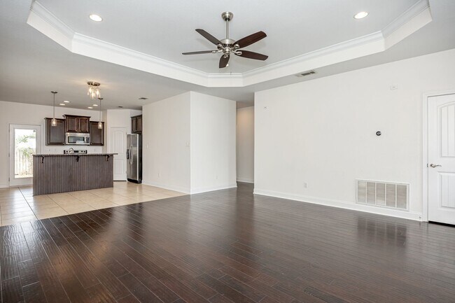 Foto del edificio - Charming Home Move-in Ready!