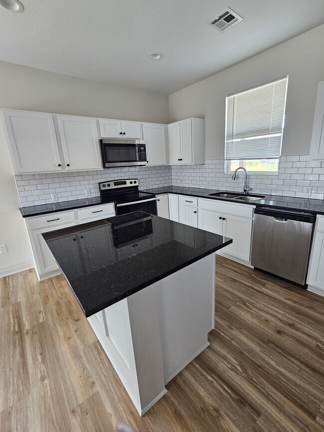 Foto del edificio - 1812 E Village Estates Dr