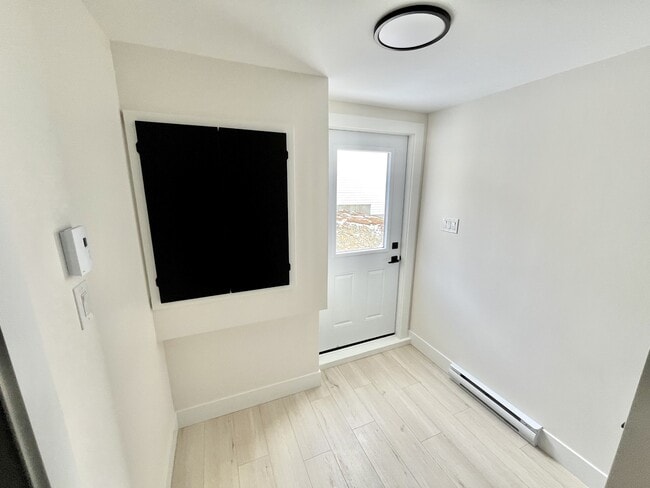 Building Photo - 82 Lasalle Dr