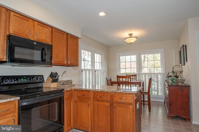 Building Photo - 6615 Sky Blue Ct