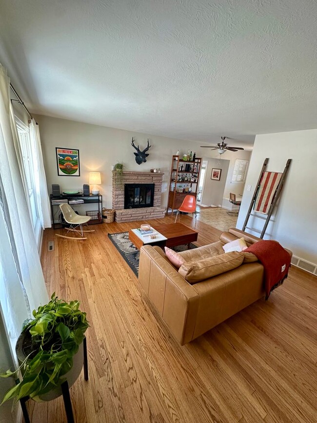 Building Photo - Charming Updated Ranch-Style Home