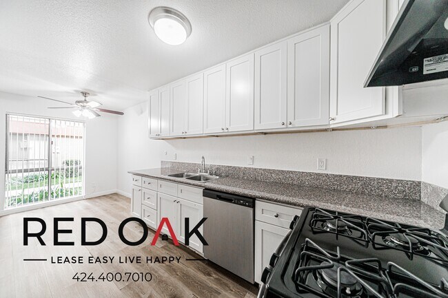 Foto del edificio - 17830 Sherman Way