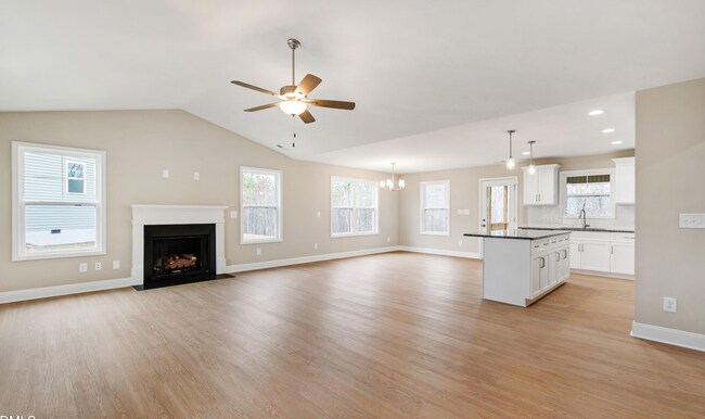 Foto del edificio - 77 Falls Riv ct