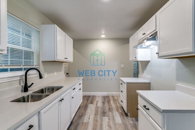 Foto del edificio - 3452 Kellogg Ave