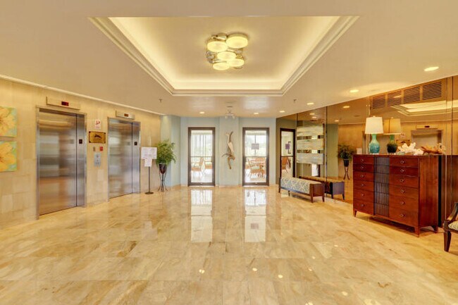 Building Photo - 801 S Ocean Dr
