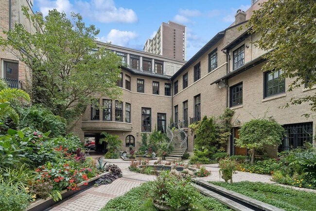 Foto del edificio - 1355 N Astor St