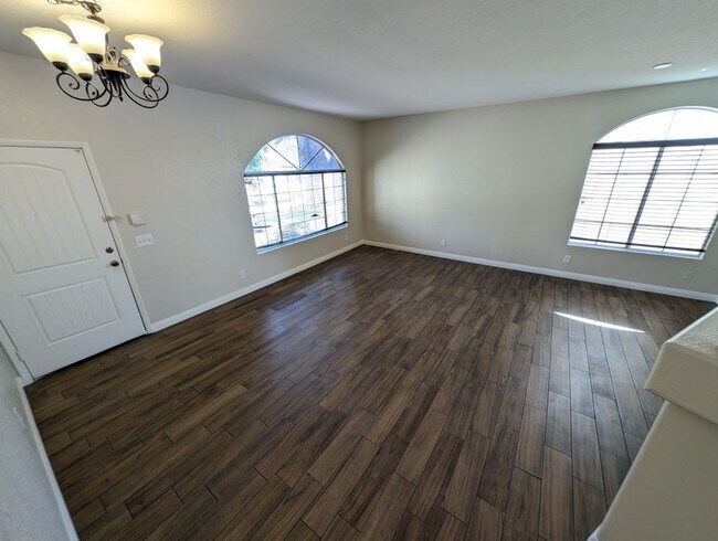 Foto del edificio - 731 Rising Star Dr