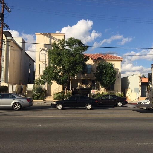 Foto principal - 13621-13623 Sherman Way