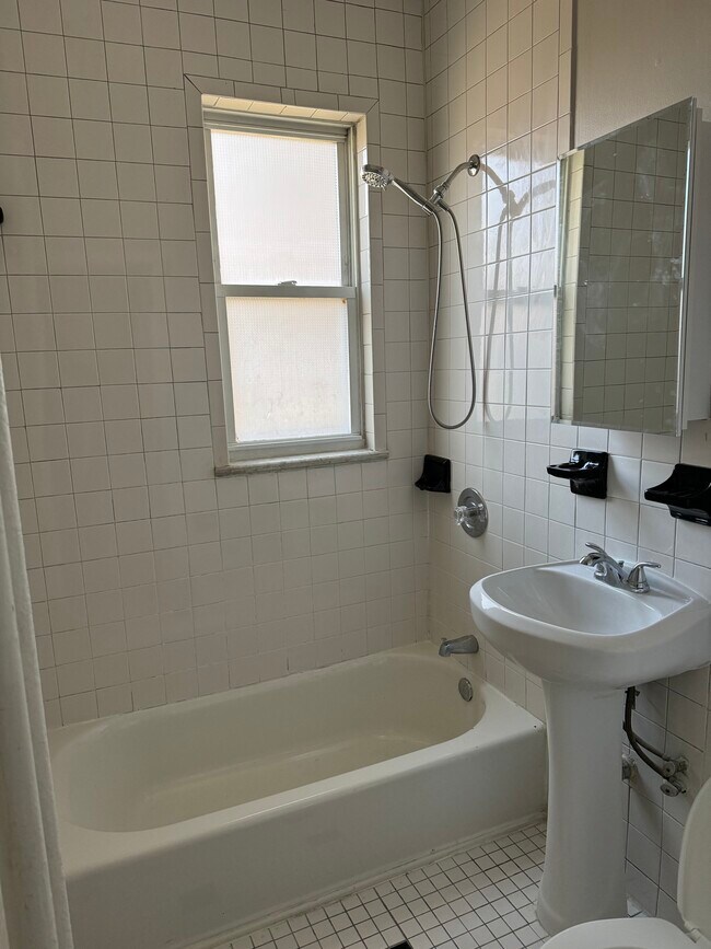 Foto del edificio - 6020 Boulevard E