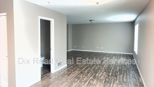 Foto del edificio - 244 Timber Hill Dr