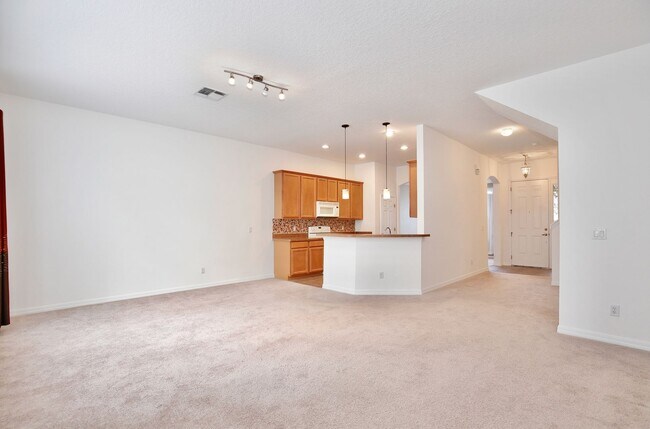 Building Photo - Beautiful 3/2.5 Spacious Townhome with a P...