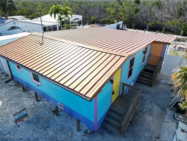 Foto del edificio - 4874 Pine Island Rd