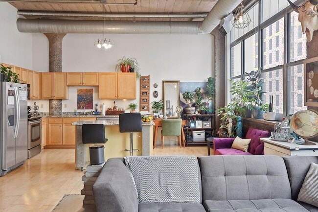 Building Photo - 521 S 7th St