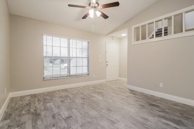 Building Photo - 720 Oak Manor Cir