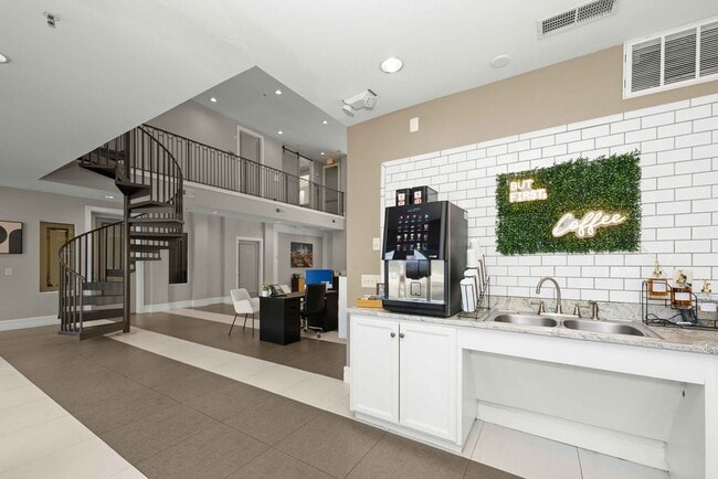 Foto del edificio - Mosaic South End Apartments