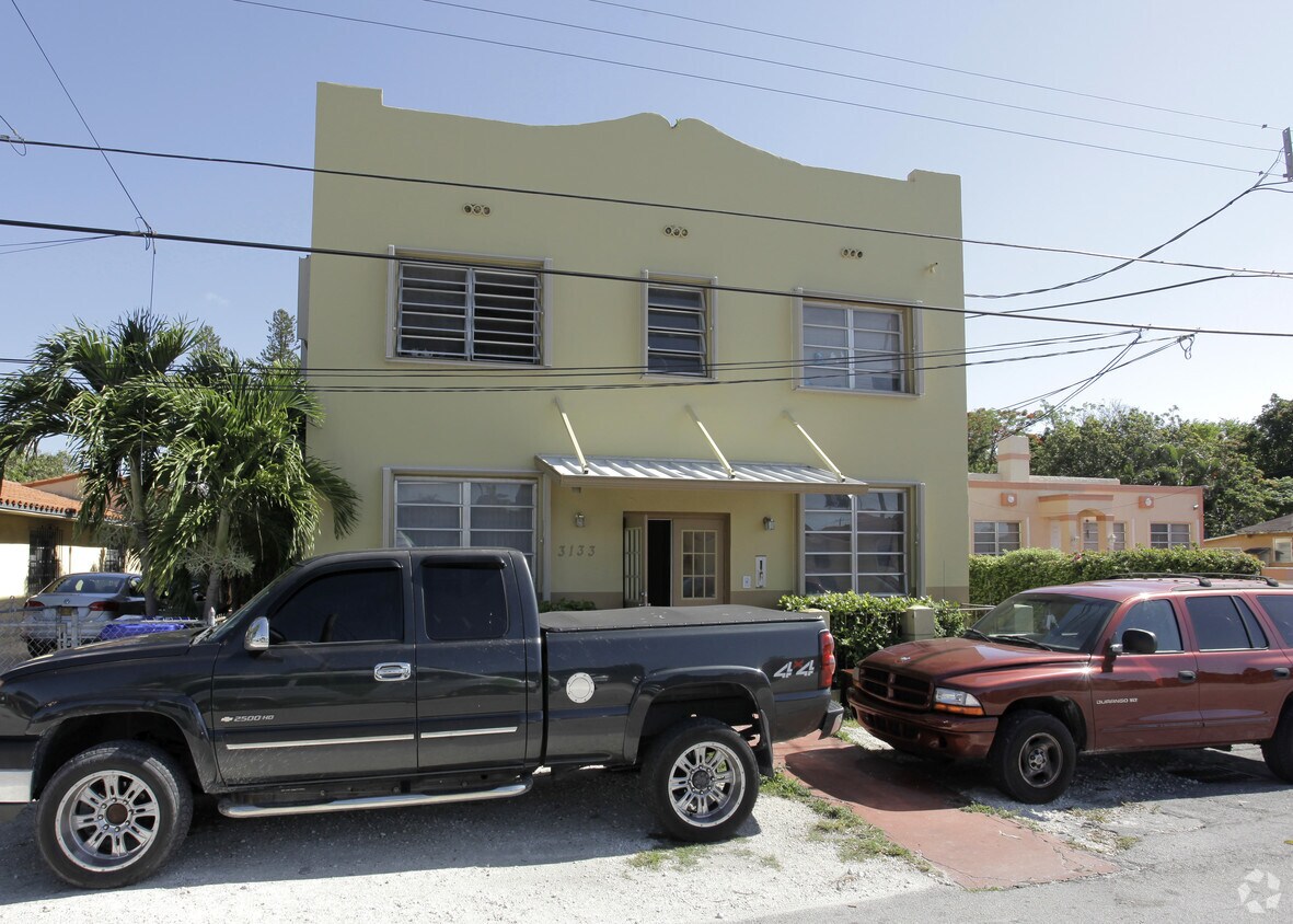 Building Photo - 3133 SW 23rd Ter
