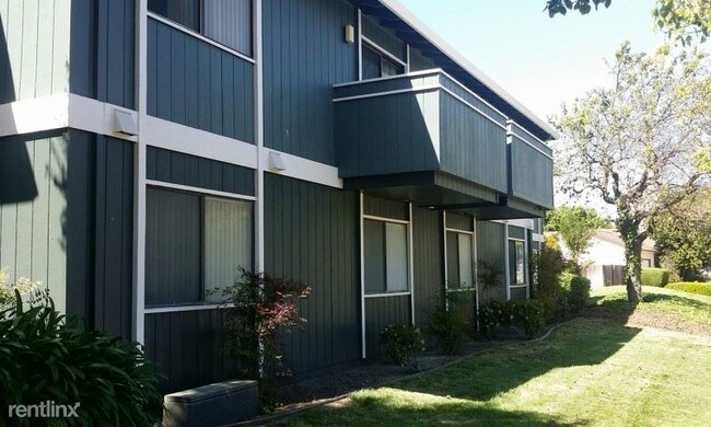 Building Photo - 1040 Riker St