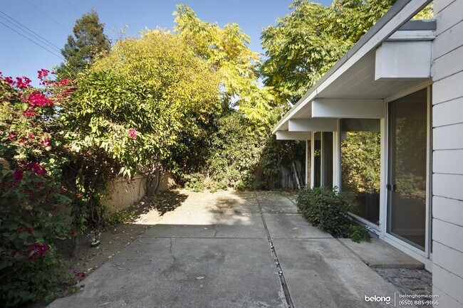 Foto del edificio - 317 Creekside Dr