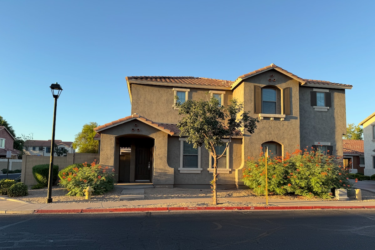 Foto principal - 996 E Cantebria Dr