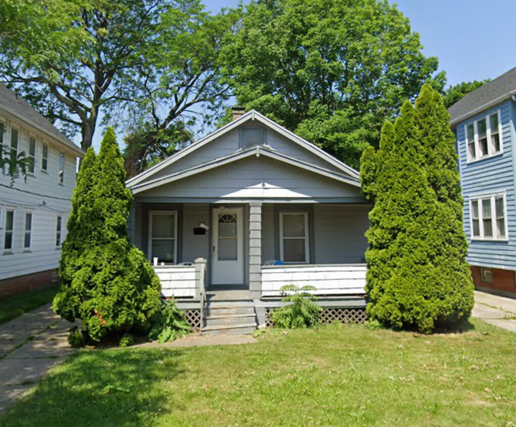 Building Photo - 1214 E 170th St