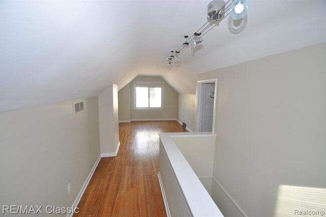 Building Photo - 1208 N Wilson Ave