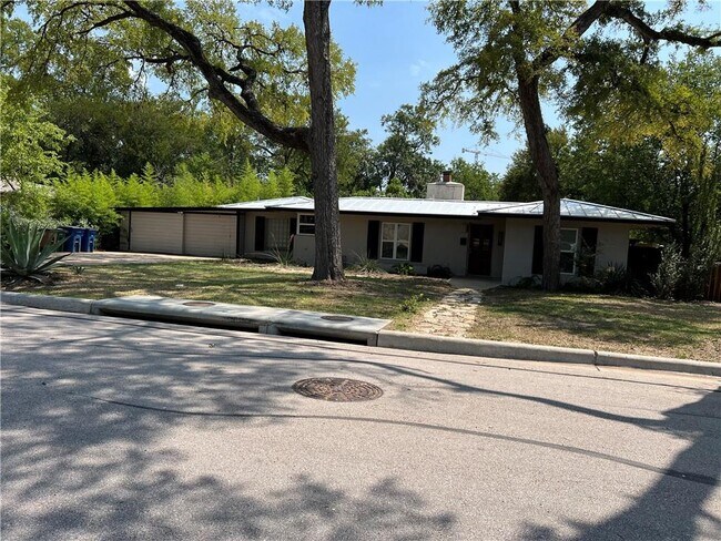 Foto del edificio - 4601 Parkwood Rd