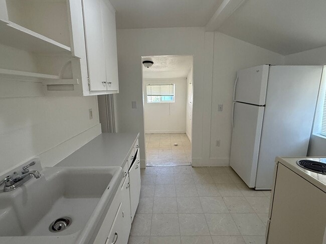 Foto del edificio - Now renting 1 bedroom cute home , to view ...