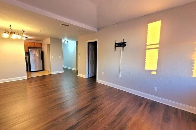 Building Photo - "Charming 1-Bedroom Condo at 17 Federal St...