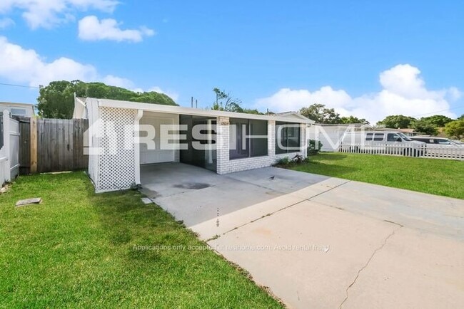 Building Photo - 12614 College Hill Dr