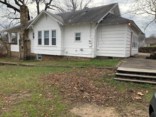 Building Photo - 526 N McKinley Ave