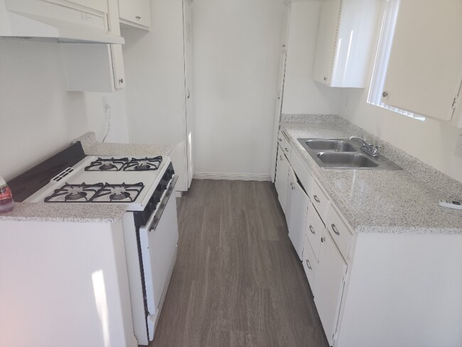 Foto del edificio - 12221 Telephone Ave