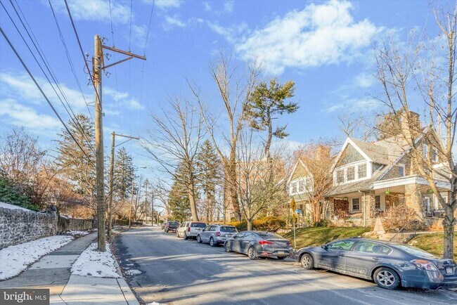 Building Photo - 367 W Hortter St