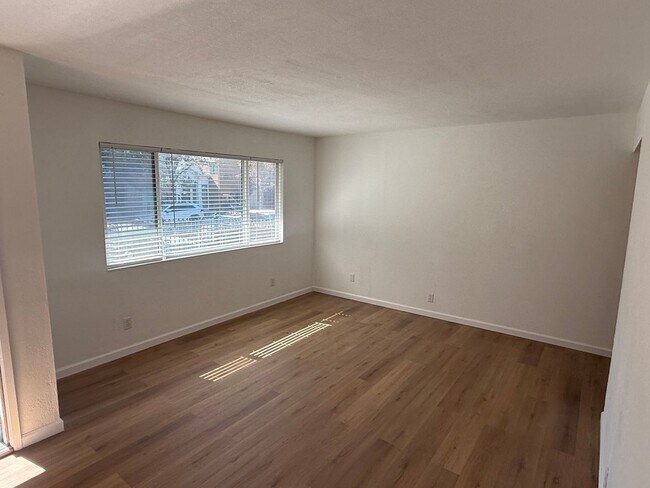Foto del edificio - 301 Willard Ave