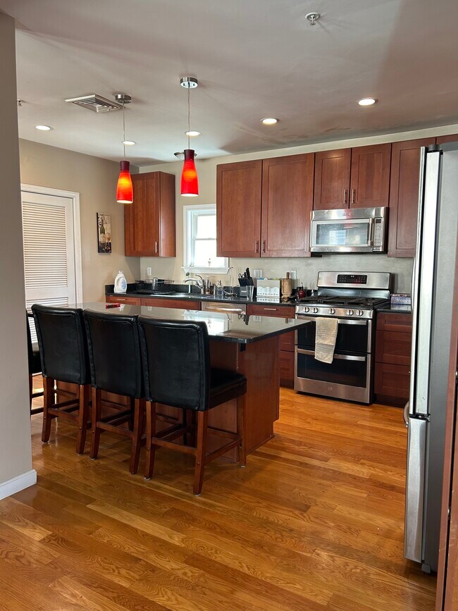 Building Photo - 49 Mozart St
