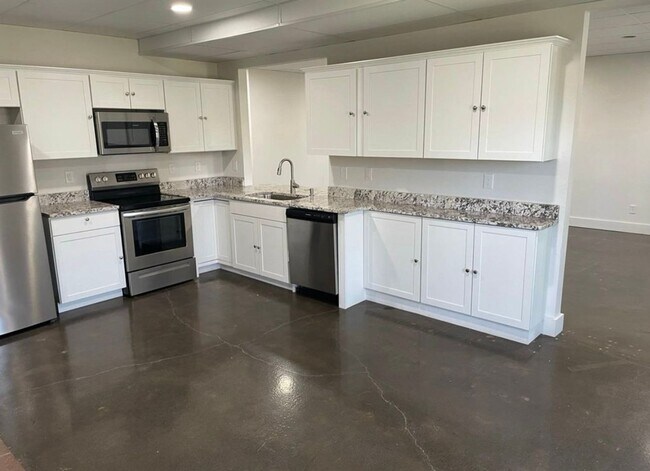 Building Photo - 3089 Pandapas Pond Rd
