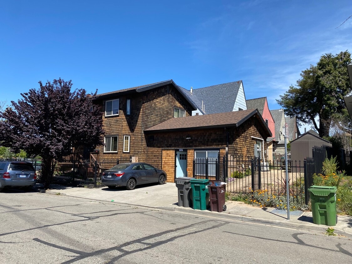 Primary Photo - 1530 Magnolia St